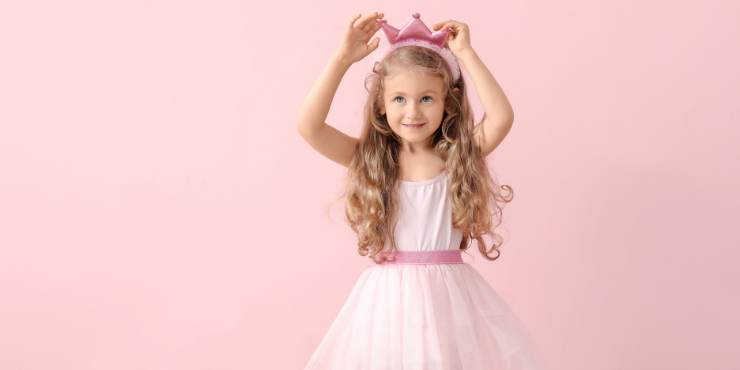 Robe de princesse fille : idées cadeaux pour faire briller les yeux des petites filles