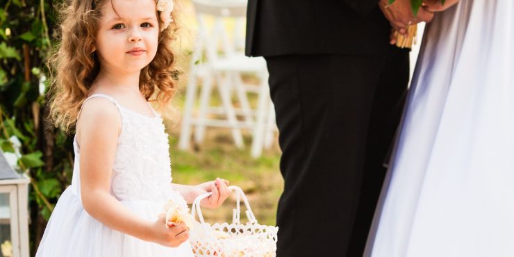 5 astuces pour bien choisir une robe baptême fillette selon la saison