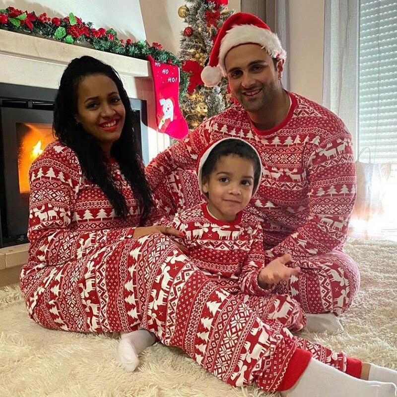 Combinaison Pyjama Noël Famille Coton Combinaison Pyjama De Noel Famille Une Pièce avec Capuche Renne Vêtements De Famille pour Noël Ensemble De Pyjama Noël Assortis avec Éclair Combinaison Pyjama Noël Famille Coton Combinaison Pyjama De Noel Famille Une Pièce avec Capuche Renne Vêtements De Famille pour Noël Ensemble De Pyjama Noël Assortis avec Éclair